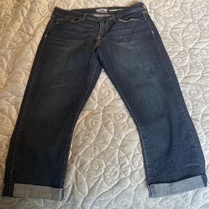 LEVI capri jeans. Street wear, Y2K, slim, waist snatch, NEVER WORN.